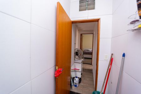 Casa à venda com 180m², 2 quartos e 1 vaga Casa à venda com 180m², 2 quartos e 1 vagaBanheiro de Serviço