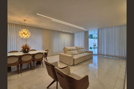 Casa de condomínio à venda com 350m², 3 quartos e 2 vagasSala