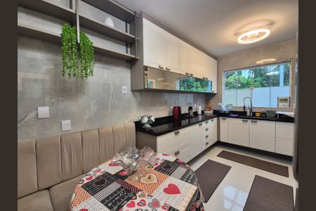 Casa de condomínio à venda com 350m², 3 quartos e 2 vagasCozinha