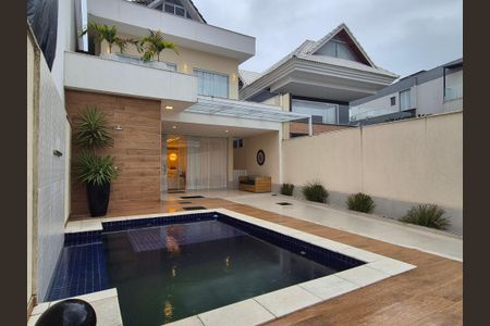 Casa de condomínio à venda com 350m², 3 quartos e 2 vagasÁrea externa