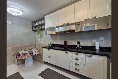 Casa de condomínio à venda com 350m², 3 quartos e 2 vagasCozinha