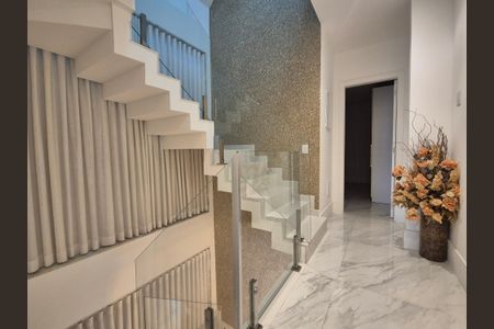 Casa de condomínio à venda com 350m², 3 quartos e 2 vagasHall