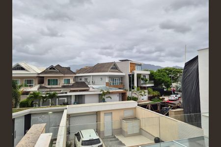 Casa de condomínio à venda com 350m², 3 quartos e 2 vagasVaranda