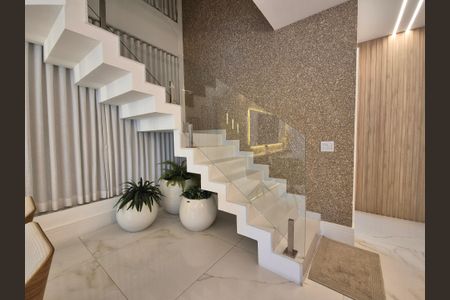 Casa de condomínio à venda com 350m², 3 quartos e 2 vagasEscada