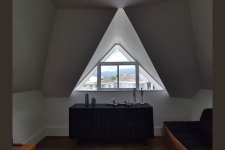 Casa de condomínio à venda com 350m², 3 quartos e 2 vagasSótão