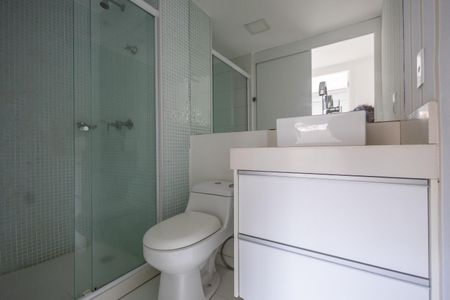 Apartamento à venda com 67m², 2 quartos e 1 vaga Apartamento à venda com 67m², 2 quartos e 1 vagaBanheiro Social