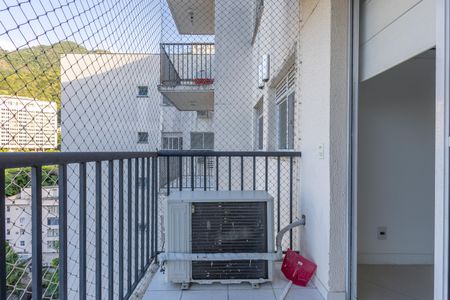 Apartamento à venda com 67m², 2 quartos e 1 vaga Apartamento à venda com 67m², 2 quartos e 1 vagaSala Varanda