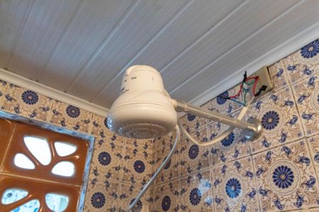 Casa à venda com 92m², 3 quartos e 2 vagasChuveiro