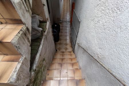 Casa à venda com 92m², 3 quartos e 2 vagasEscada