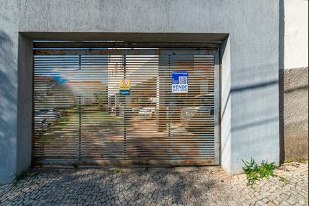 Apartamento à venda com 69m², 3 quartos e 1 vagaPlaca de vende instalada na fachada do prédio (GANU-149)