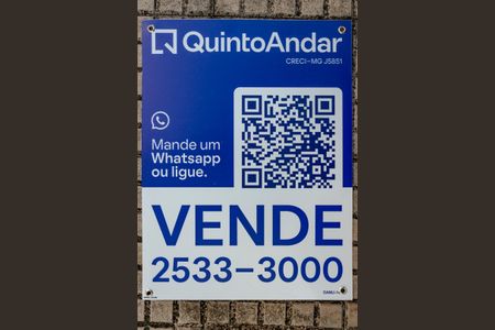 Apartamento à venda com 69m², 3 quartos e 1 vagaPlaca de vende instalada na fachada do prédio (GANU-149)