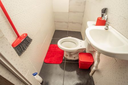 Casa à venda com 350m², 8 quartos e 2 vagasCasa 1 - quarto 3 - banheiro da suíte