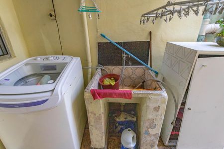 Casa à venda com 350m², 8 quartos e 2 vagasCasa 1 - área de serviço