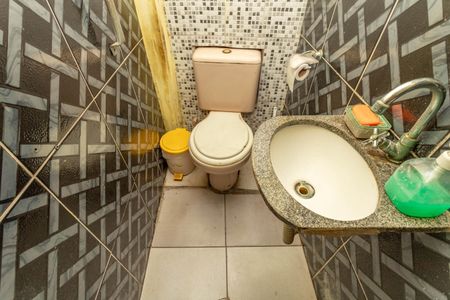 Casa à venda com 350m², 8 quartos e 2 vagasCasa 4 - banheiro