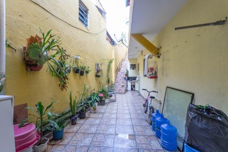 Casa à venda com 350m², 8 quartos e 2 vagasCasa 1 - área de serviço / quintal