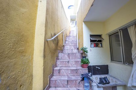 Casa à venda com 350m², 8 quartos e 2 vagasEscada casa 1