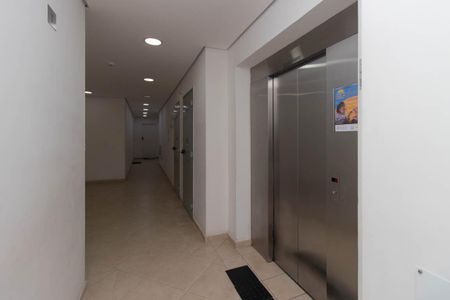 Apartamento à venda com 42m², 2 quartos e 1 vaga Apartamento à venda com 42m², 2 quartos e 1 vagaHall de Elevadores