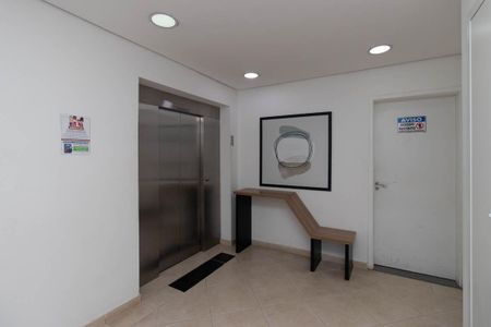 Apartamento à venda com 42m², 2 quartos e 1 vaga Apartamento à venda com 42m², 2 quartos e 1 vagaHall de Elevadores