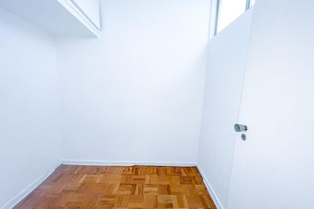 Apartamento à venda com 160m², 3 quartos e 2 vagas Apartamento à venda com 160m², 3 quartos e 2 vagasQuarto de Serviço