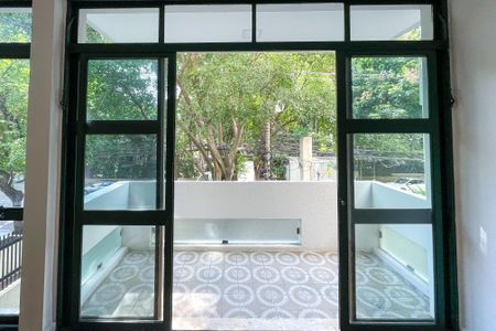 Apartamento à venda com 160m², 3 quartos e 2 vagas Apartamento à venda com 160m², 3 quartos e 2 vagasVaranda