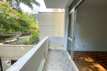 Apartamento à venda com 160m², 3 quartos e 2 vagas Apartamento à venda com 160m², 3 quartos e 2 vagasVaranda