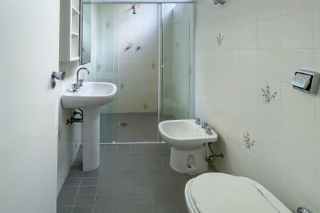 Apartamento à venda com 160m², 3 quartos e 2 vagas Apartamento à venda com 160m², 3 quartos e 2 vagasBanheiro da Suíte