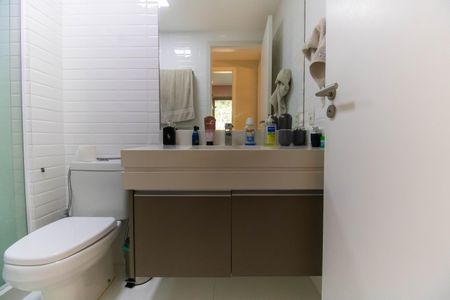 Apartamento à venda com 249m², 4 quartos e 3 vagasBanheiro Social