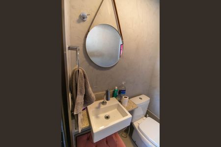 Apartamento à venda com 249m², 4 quartos e 3 vagasBanheiro de Serviço