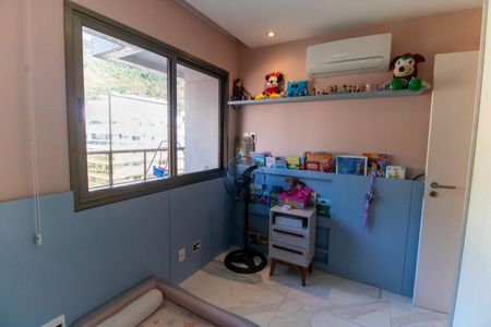 Apartamento à venda com 249m², 4 quartos e 3 vagasQuarto 2