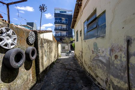 Casa à venda com 300m², 5 quartos e 3 vagas Casa à venda com 300m², 5 quartos e 3 vagasGaragem