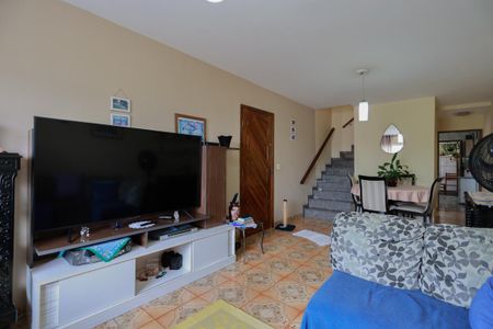 Casa de condomínio à venda com 134m², 3 quartos e 2 vagasSala