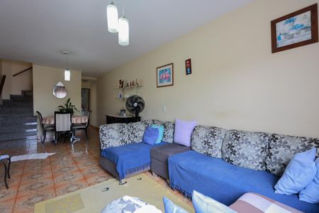 Casa de condomínio à venda com 134m², 3 quartos e 2 vagasSala