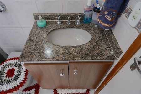 Casa de condomínio à venda com 134m², 3 quartos e 2 vagasBanheiro 1