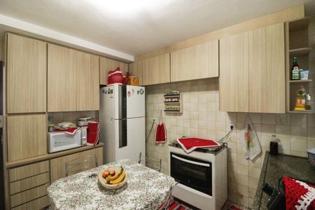 Casa à venda com 134m², 3 quartos e 2 vagas Casa à venda com 134m², 3 quartos e 2 vagasCozinha