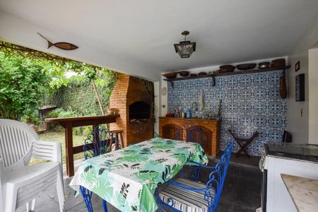 Casa à venda com 216m², 3 quartos e 3 vagas Casa à venda com 216m², 3 quartos e 3 vagasÁrea comum