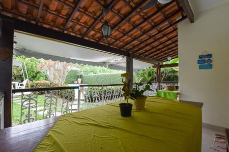 Casa à venda com 216m², 3 quartos e 3 vagas Casa à venda com 216m², 3 quartos e 3 vagasÁrea comum