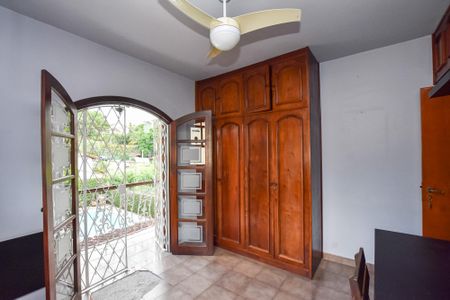 Casa à venda com 216m², 3 quartos e 3 vagas Casa à venda com 216m², 3 quartos e 3 vagasQuarto 1