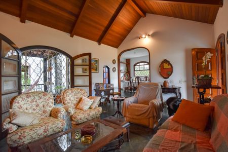 Casa à venda com 216m², 3 quartos e 3 vagas Casa à venda com 216m², 3 quartos e 3 vagasSala