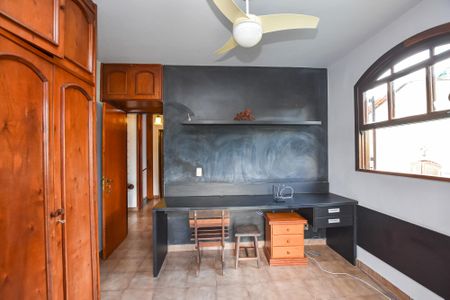 Casa à venda com 216m², 3 quartos e 3 vagas Casa à venda com 216m², 3 quartos e 3 vagasQuarto 1