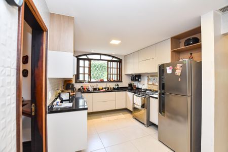 Casa à venda com 216m², 3 quartos e 3 vagas Casa à venda com 216m², 3 quartos e 3 vagasCozinha