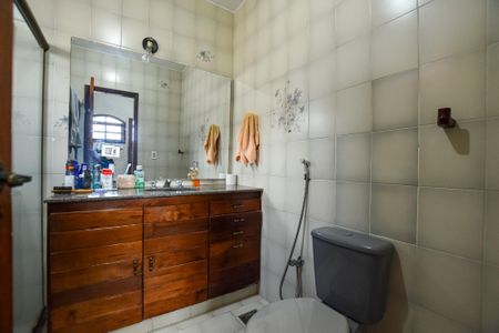 Casa à venda com 216m², 3 quartos e 3 vagas Casa à venda com 216m², 3 quartos e 3 vagasBanheiro da Suíte 1