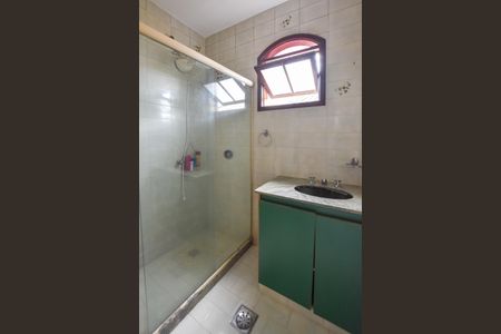 Casa à venda com 216m², 3 quartos e 3 vagas Casa à venda com 216m², 3 quartos e 3 vagasBanheiro