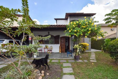 Casa à venda com 216m², 3 quartos e 3 vagas Casa à venda com 216m², 3 quartos e 3 vagasÁrea comum