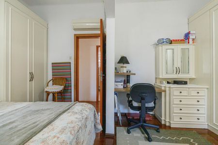 Casa à venda com 232m², 3 quartos e 4 vagasQuarto 2