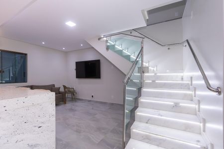 Casa à venda com 360m², 5 quartos e 4 vagas Casa à venda com 360m², 5 quartos e 4 vagasSala 2