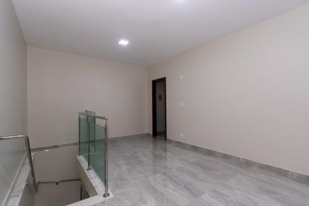 Casa à venda com 360m², 5 quartos e 4 vagas Casa à venda com 360m², 5 quartos e 4 vagasSala 4