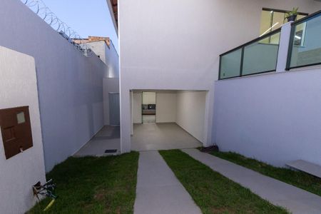 Casa à venda com 360m², 5 quartos e 4 vagas Casa à venda com 360m², 5 quartos e 4 vagasGaragem 2