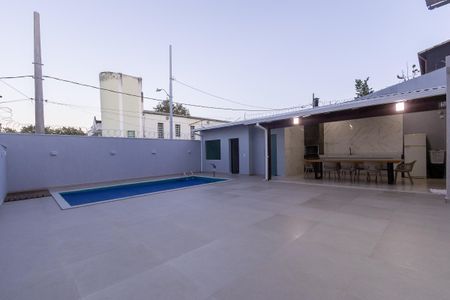 Casa à venda com 360m², 5 quartos e 4 vagas Casa à venda com 360m², 5 quartos e 4 vagasÁrea comum - Piscina
