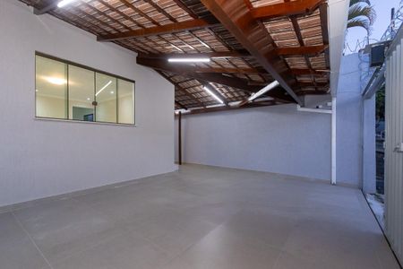 Casa à venda com 360m², 5 quartos e 4 vagas Casa à venda com 360m², 5 quartos e 4 vagasGaragem 1