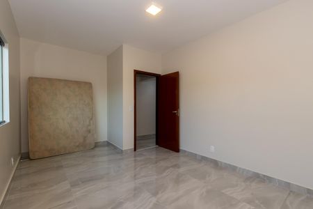 Casa à venda com 360m², 5 quartos e 4 vagas Casa à venda com 360m², 5 quartos e 4 vagasQuarto 1